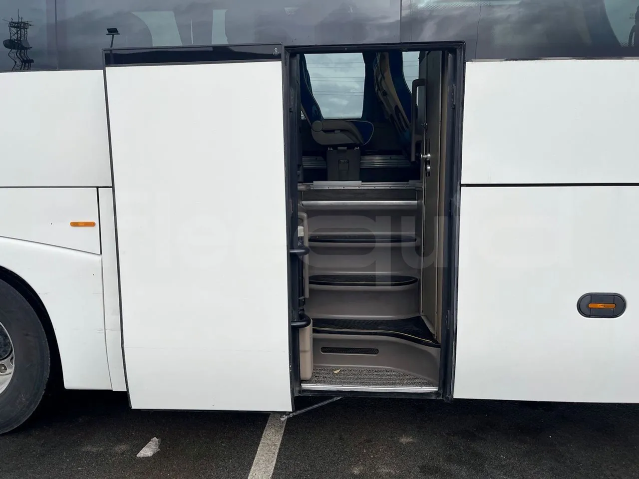 Iveco Irisbus France Magelys HD - Euro5 - 331kW - 12-250mt - front door 2 open