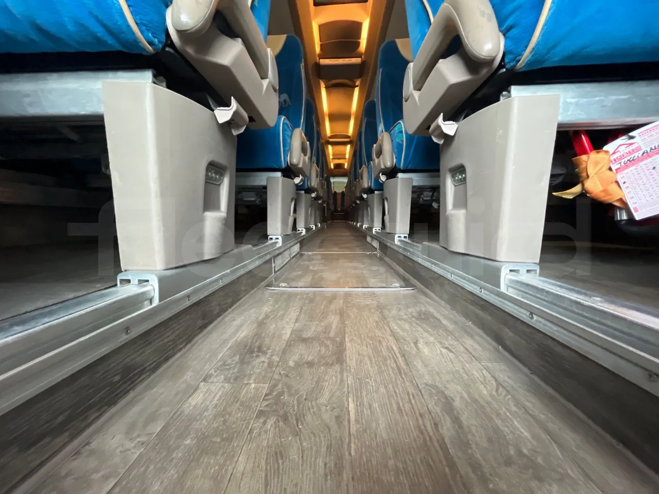 Iveco Irisbus France Magelys HD - Euro5 - 331kW - 12-250mt - seat brackets photo