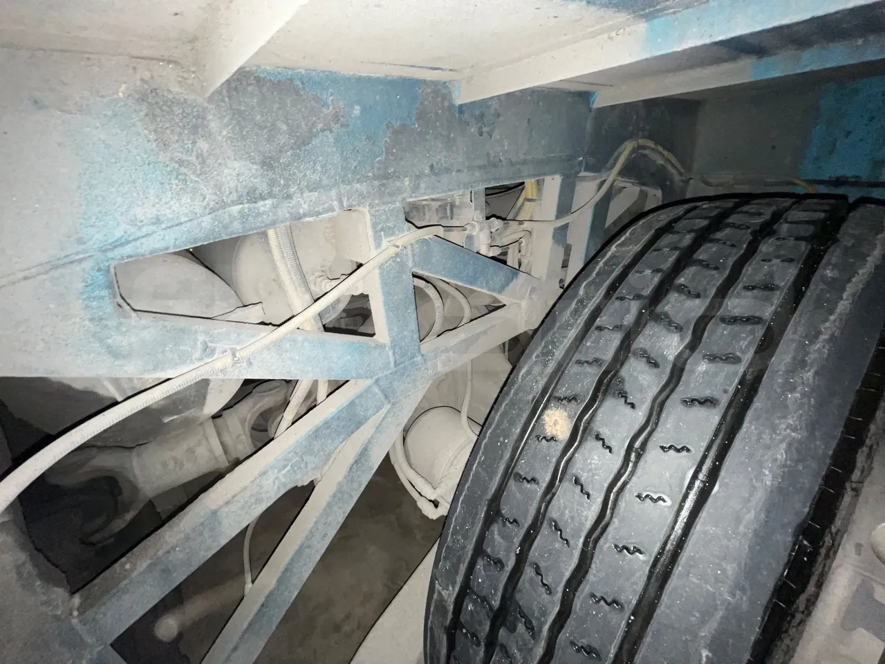 Iveco Irisbus France Magelys HD - Euro5 - 331kW - 12-250mt - axle 2 caliper brakes left