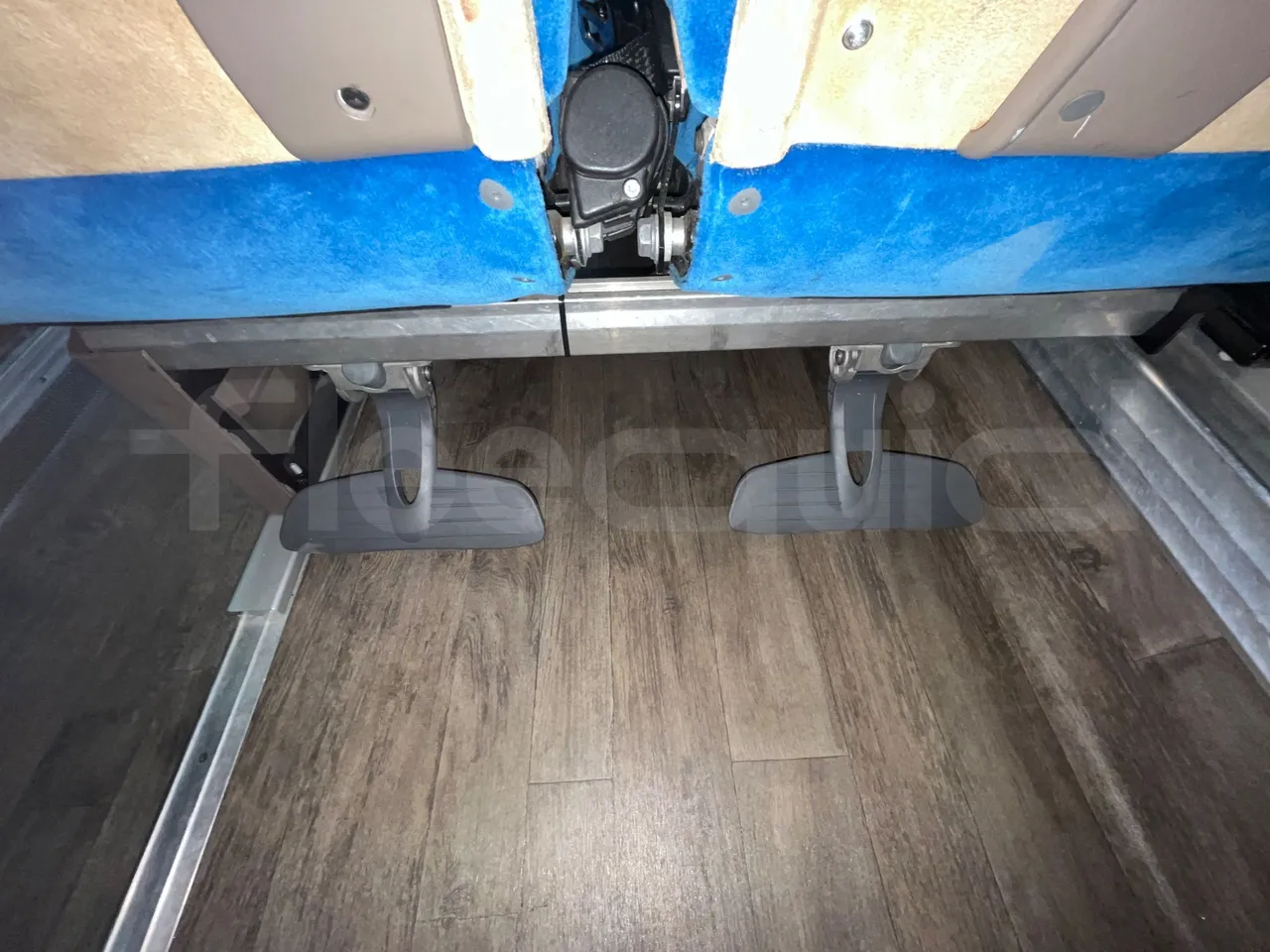 Iveco Irisbus France Magelys HD - Euro5 - 331kW - 12-250mt - footrest detail photo