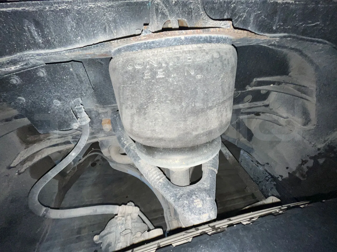 Iveco Irisbus France Magelys HD - Euro5 - 331kW - 12-250mt - front shock absorbers left