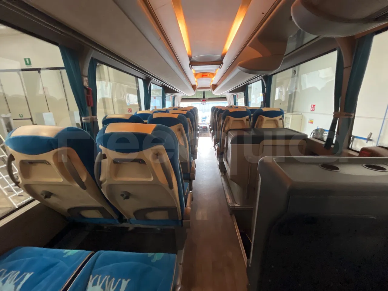 Iveco Irisbus France Magelys HD - Euro5 - 331kW - 12-250mt - forward view middle aisle