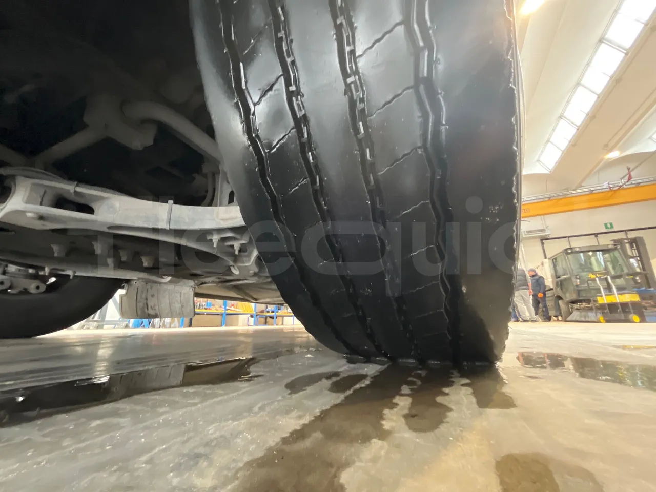 Iveco Irisbus France Magelys HD - Euro5 - 331kW - 12-250mt - tread condition front tires left