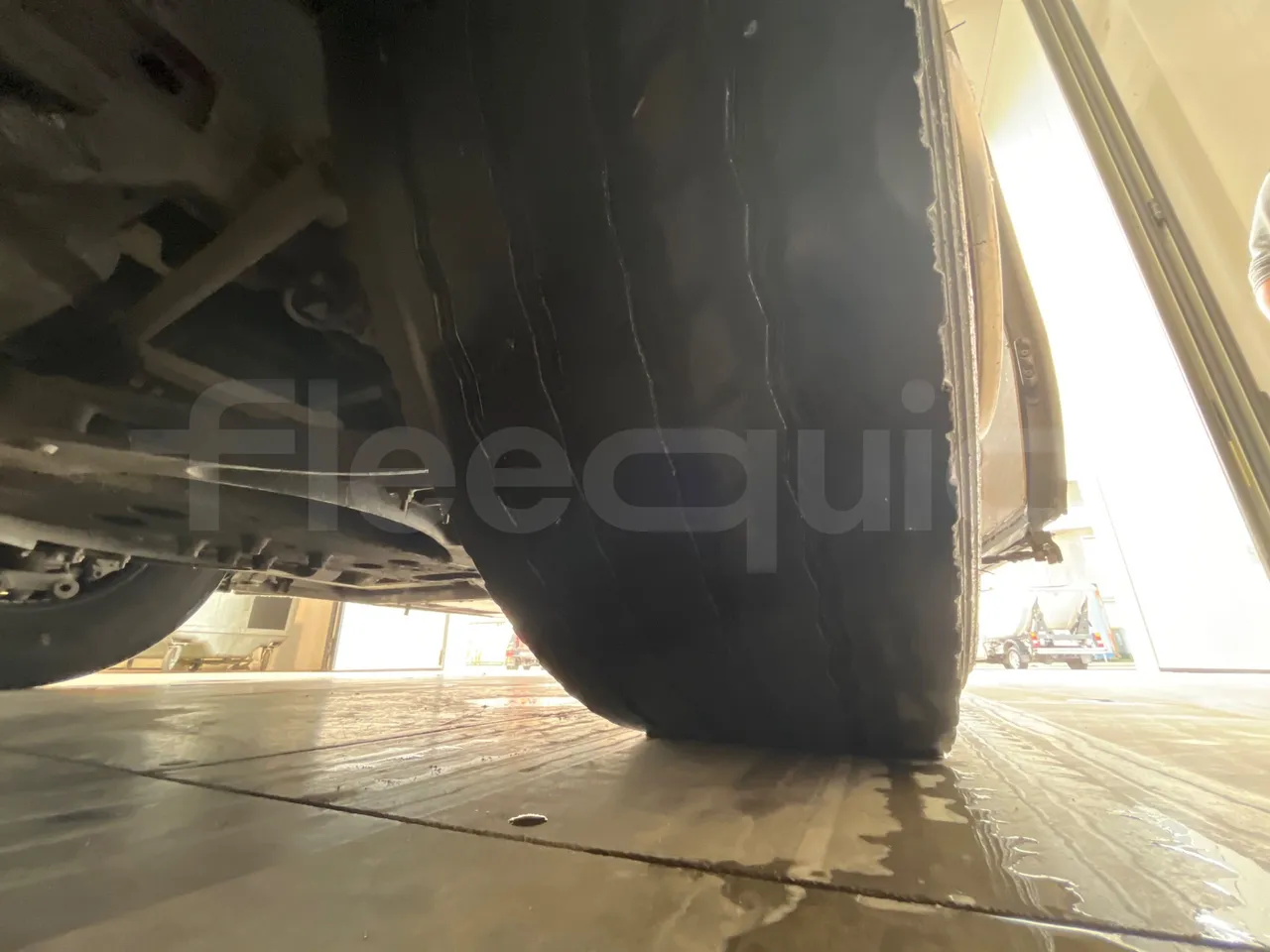 Iveco Irisbus France Magelys HD - Euro5 - 331kW - 12-250mt - tread condition front tires right