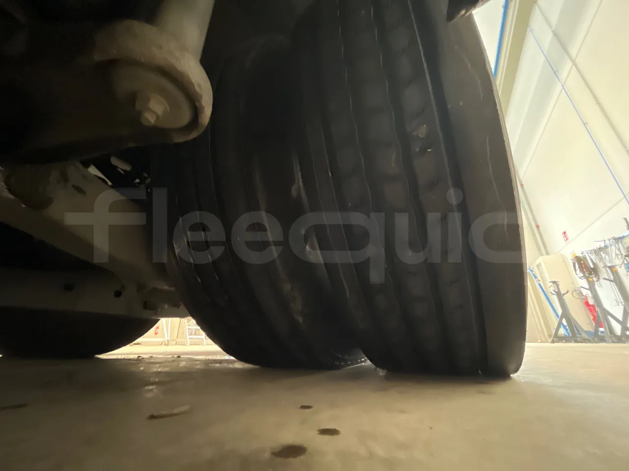 Iveco Irisbus France Magelys HD - Euro5 - 331kW - 12-250mt - tread condition second axle tires right