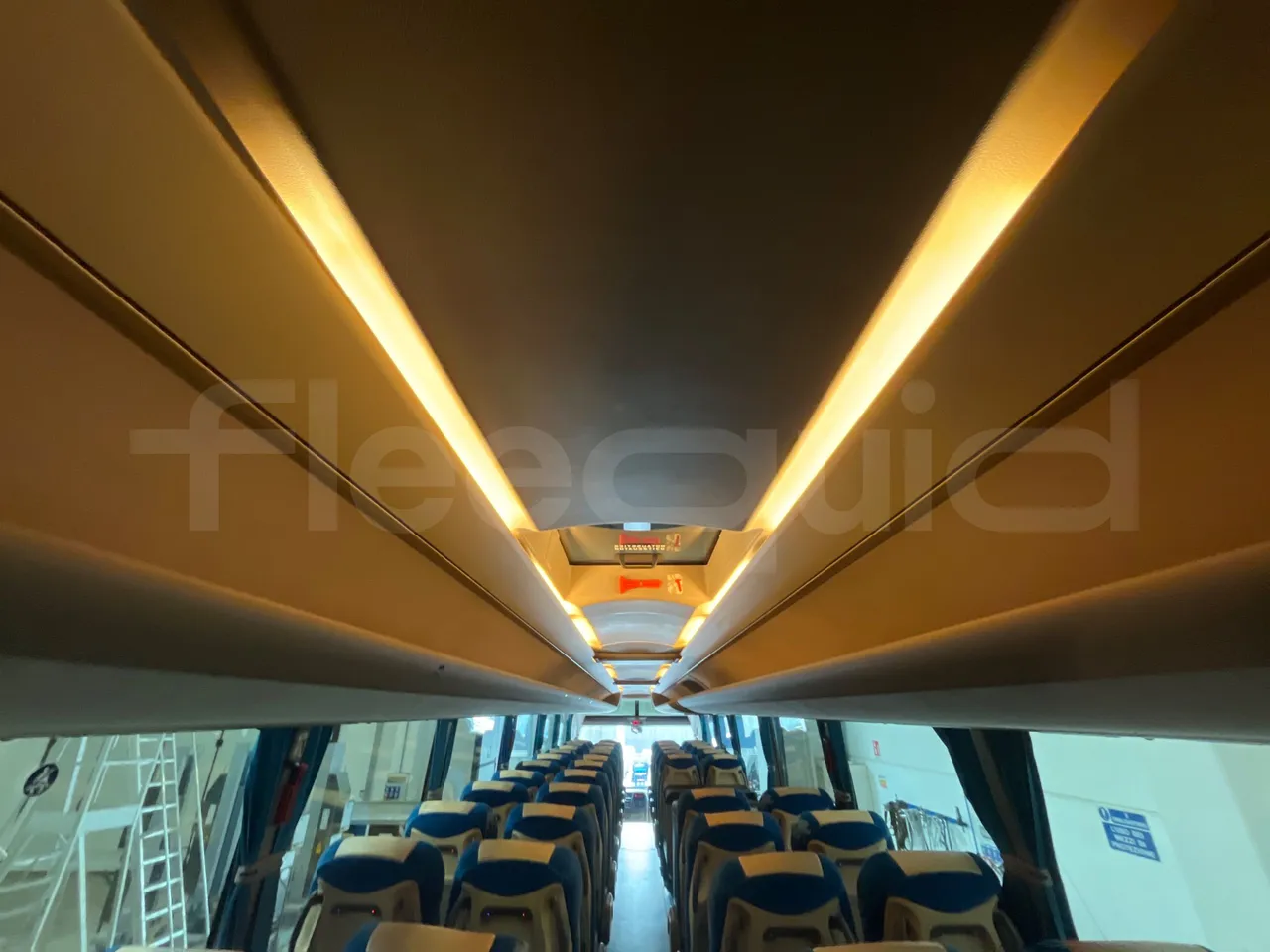 Iveco Irisbus France Magelys HD - Euro5 - 331kW - 12-250mt - overhead compartments photo
