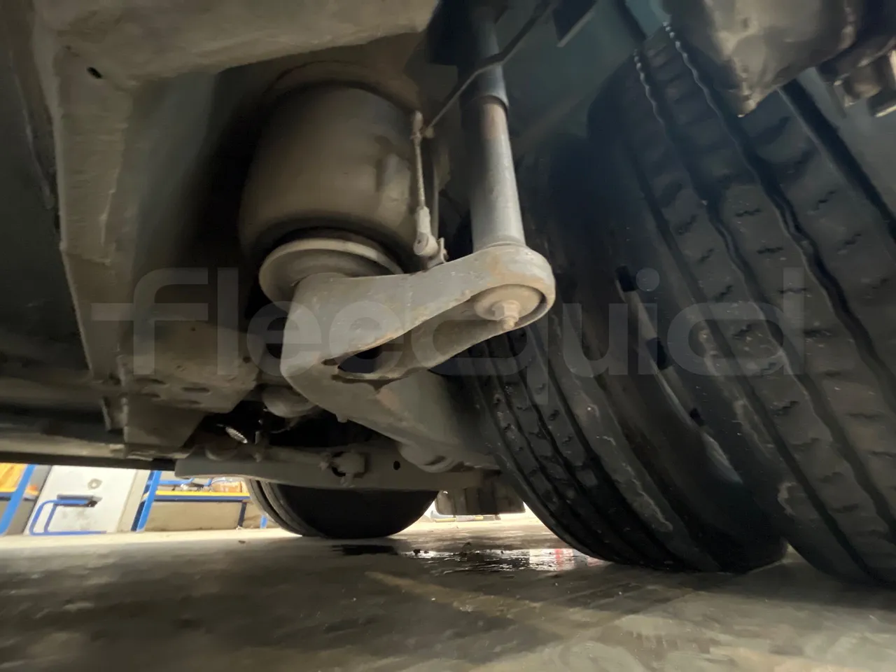 Iveco Irisbus France Magelys HD - Euro5 - 331kW - 12-250mt - axle 2 shock absorbers 1 right