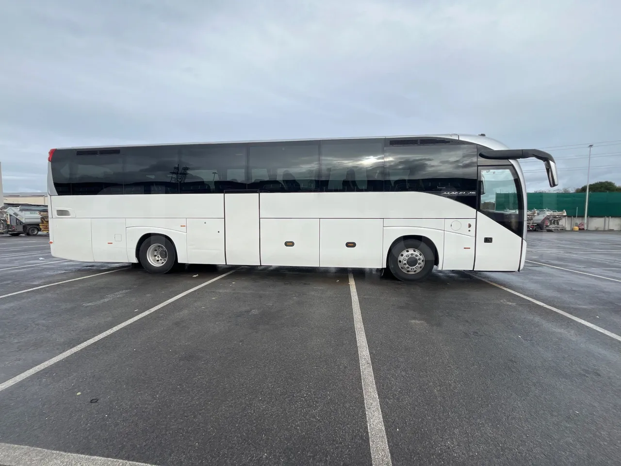 Iveco Irisbus France Magelys HD - Euro5 - 331kW - 12-250mt - right side doors closed