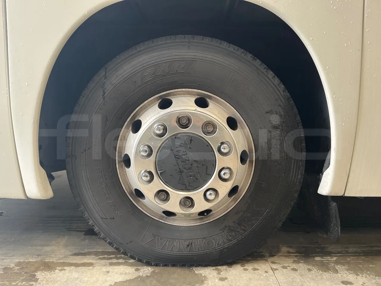 Iveco Irisbus France Magelys HD - Euro5 - 331kW - 12-250mt - front left tire measurements