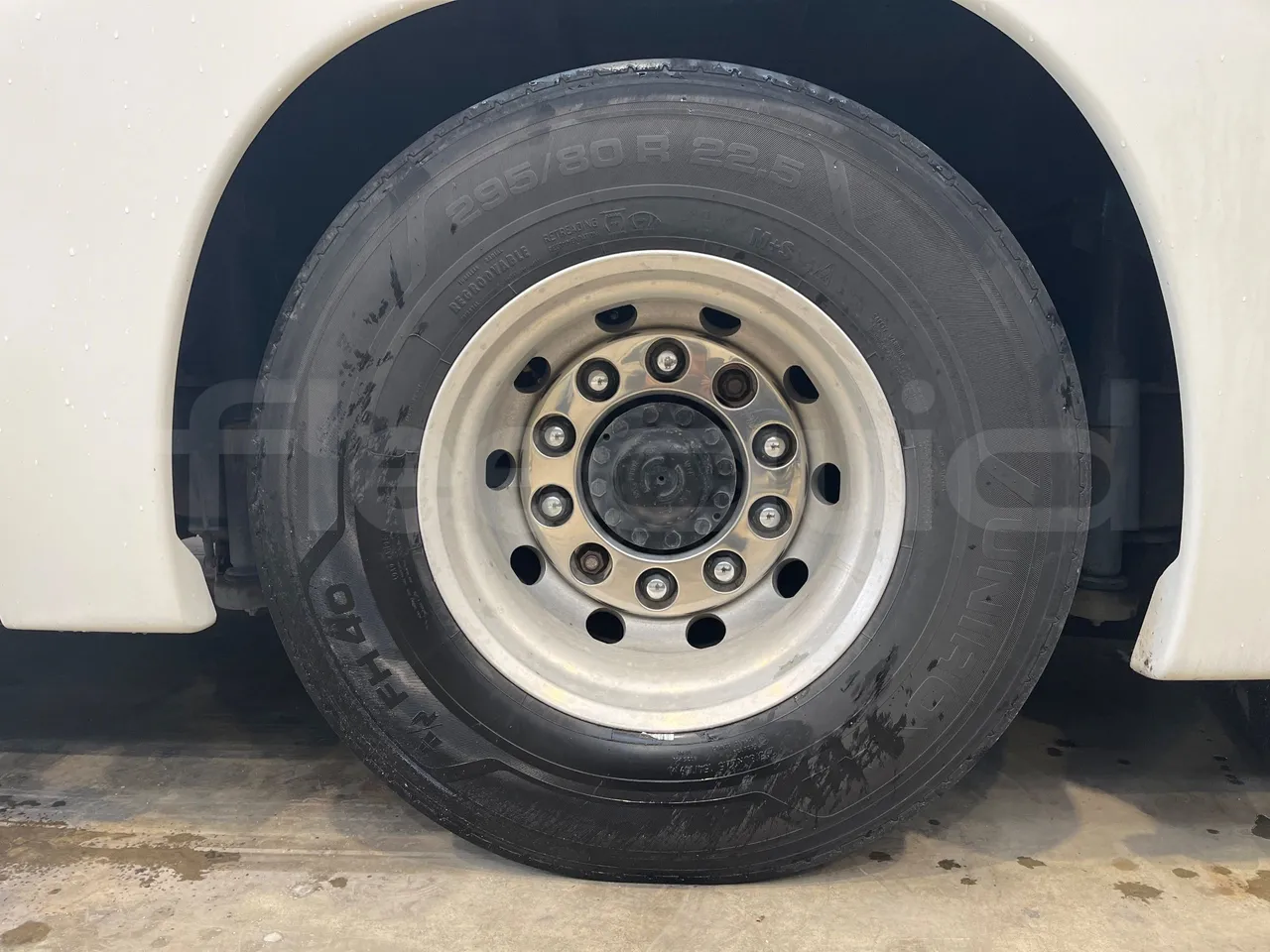 Iveco Irisbus France Magelys HD - Euro5 - 331kW - 12-250mt - rear left tire photo