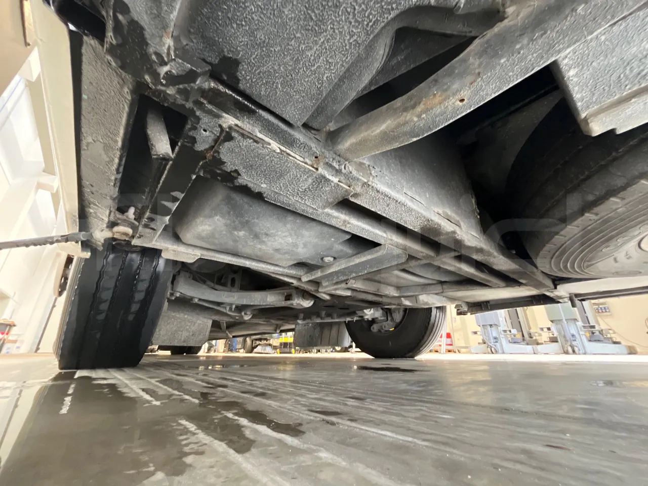 Iveco Irisbus France Magelys HD - Euro5 - 331kW - 12-250mt - front axle right side