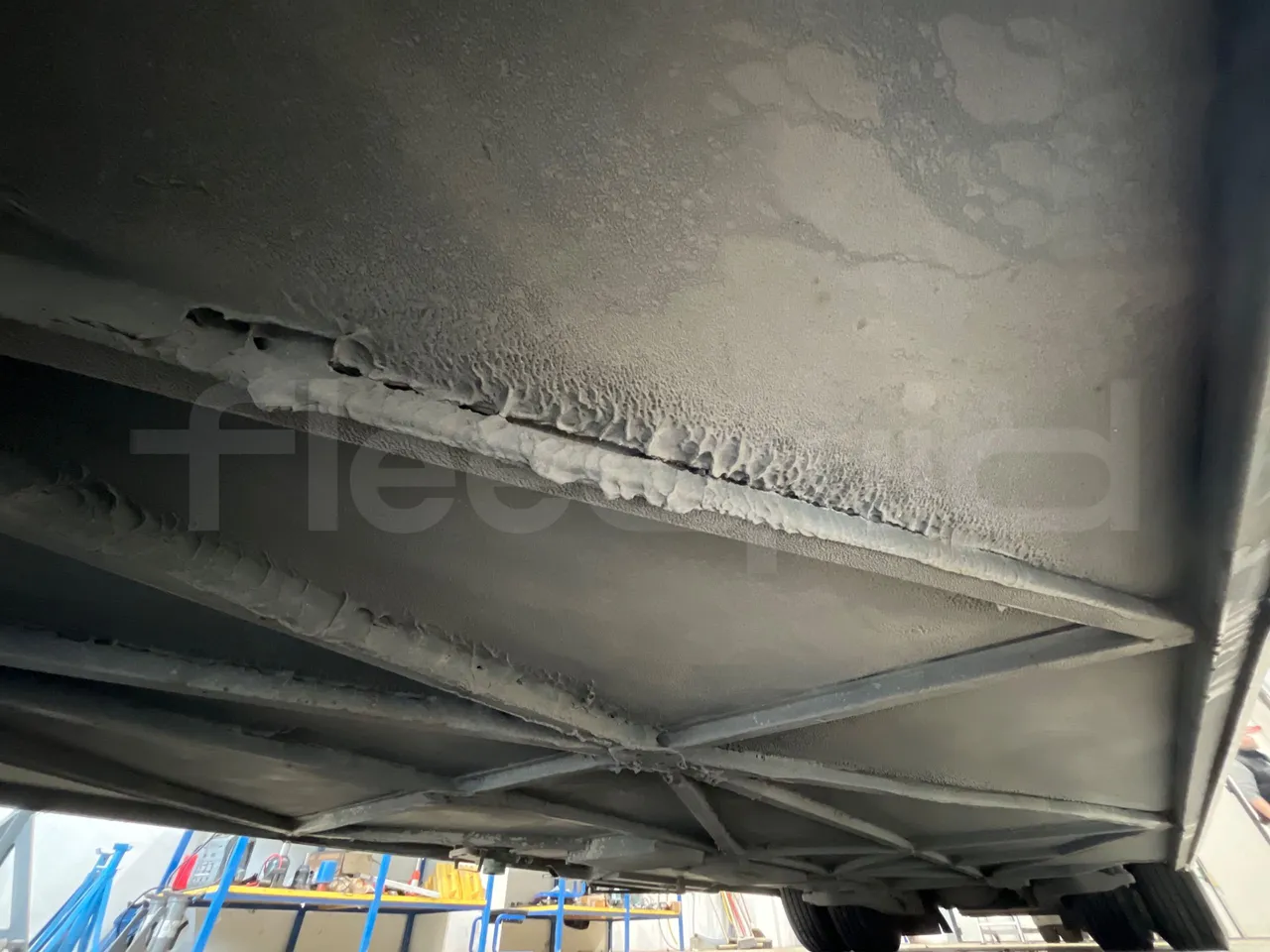 Iveco Irisbus France Magelys HD - Euro5 - 331kW - 12-250mt - central undercarriage photo