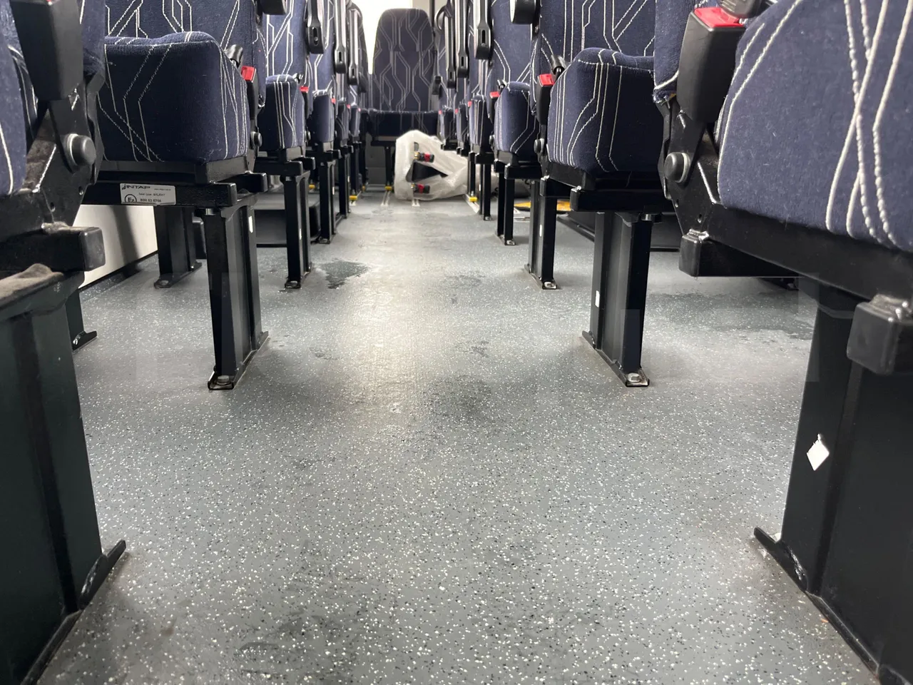 Iveco Daily A65C18 -EUR6 -132kW -7.498m - seat brackets photo