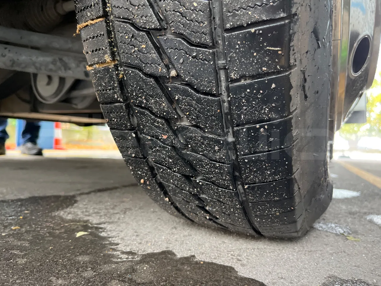 Iveco Daily A65C18 -EUR6 -132kW -7.498m - tread condition front tires right