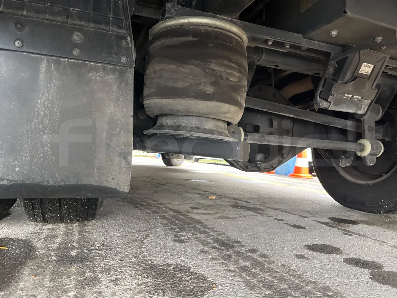 Iveco Daily A65C18 -EUR6 -132kW -7.498m - axle 2 shock absorbers 1 left