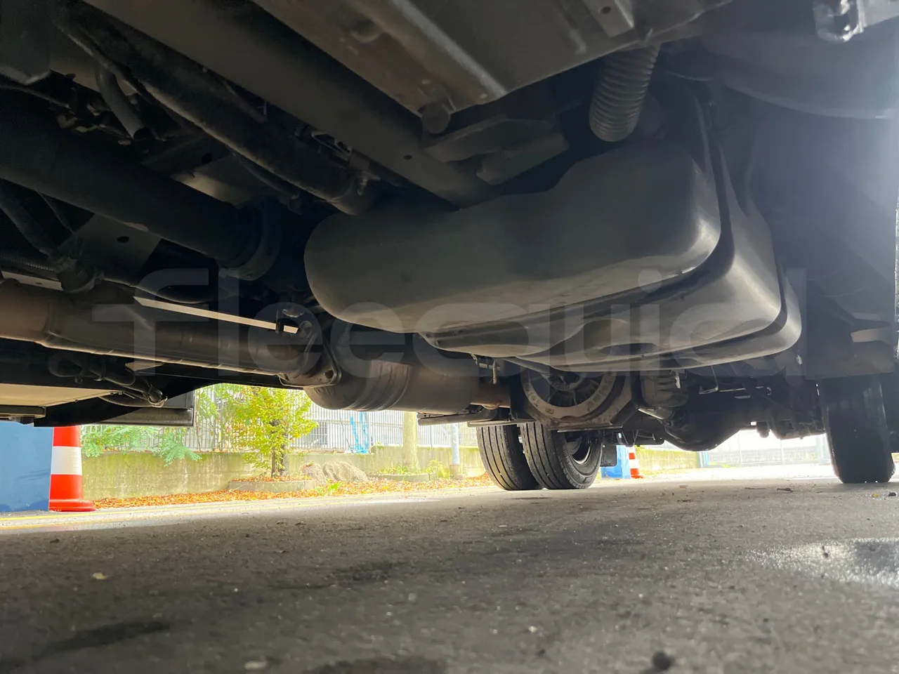 Iveco Daily A65C18 -EUR6 -132kW -7.498m - central undercarriage photo