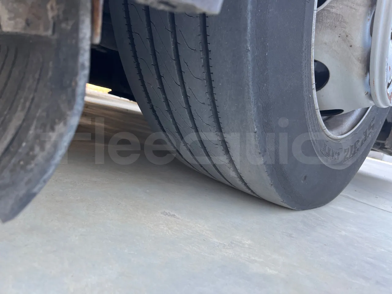 Man Lion's Classic A78 - tread condition front tires right