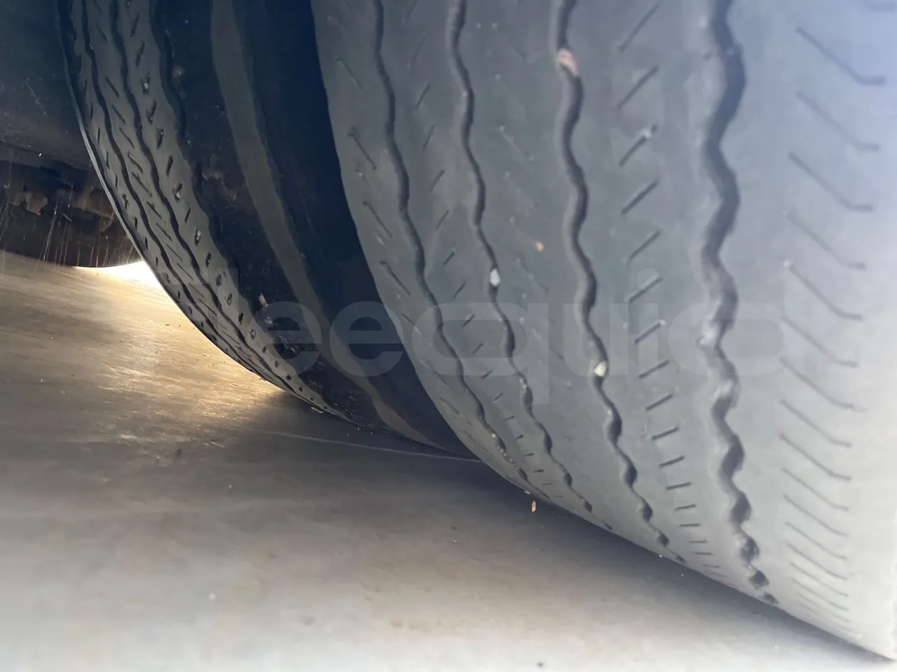 Man Lion's Classic A78 - tread condition second axle tires left