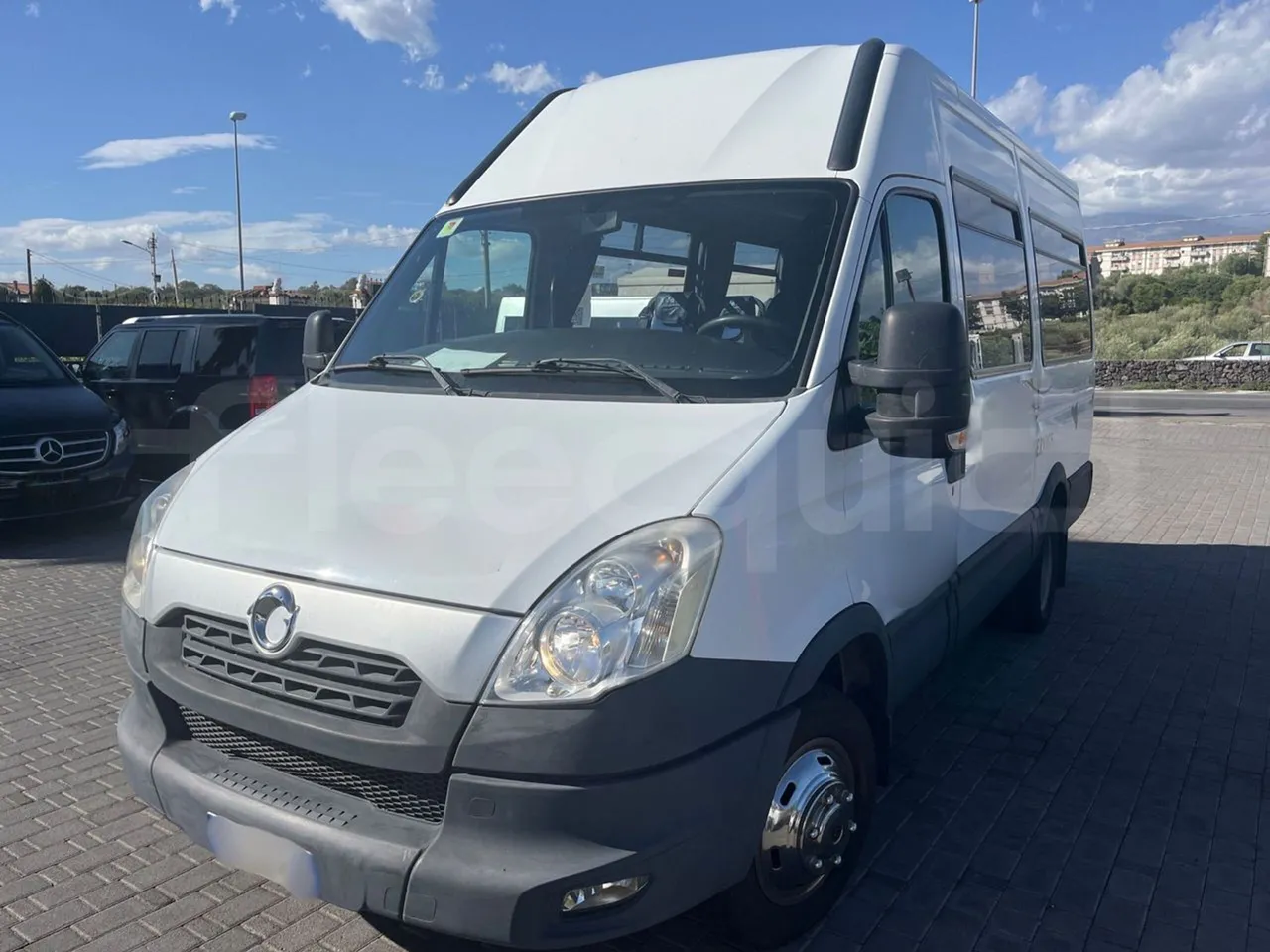 Iveco Daily A40C17 - EURO 5 - 125 kwH - 3/4 front left