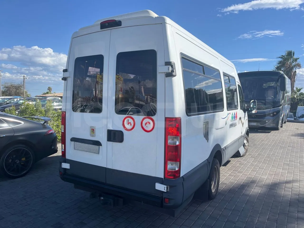 Iveco Daily A40C17 - EURO 5 - 125 kwH - 3/4 right rear doors closed