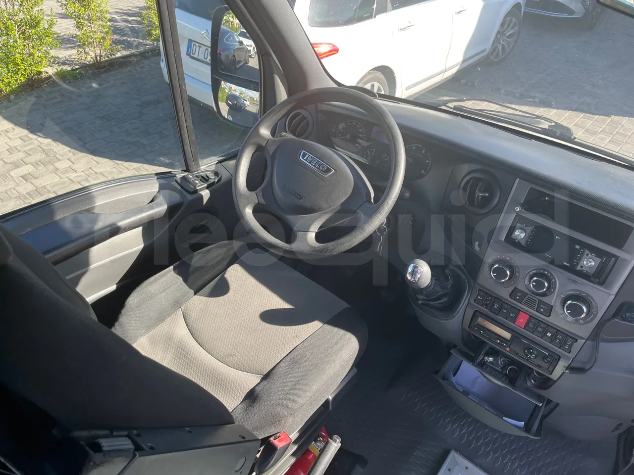 Iveco Daily A40C17 - EURO 5 - 125 kwH - buttons panels on