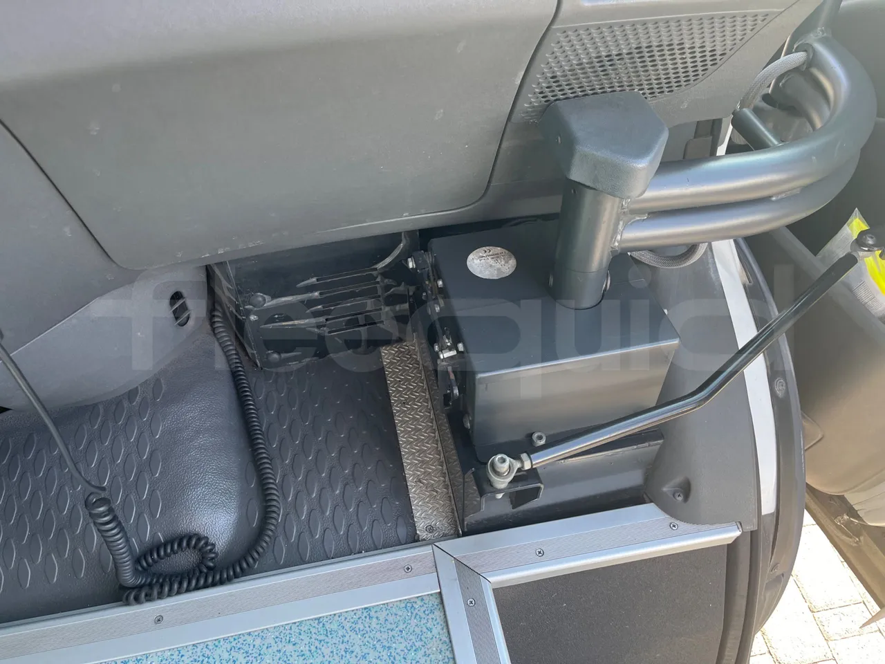 Iveco Daily A40C17 - EURO 5 - 125 kwH - door mechanism photo
