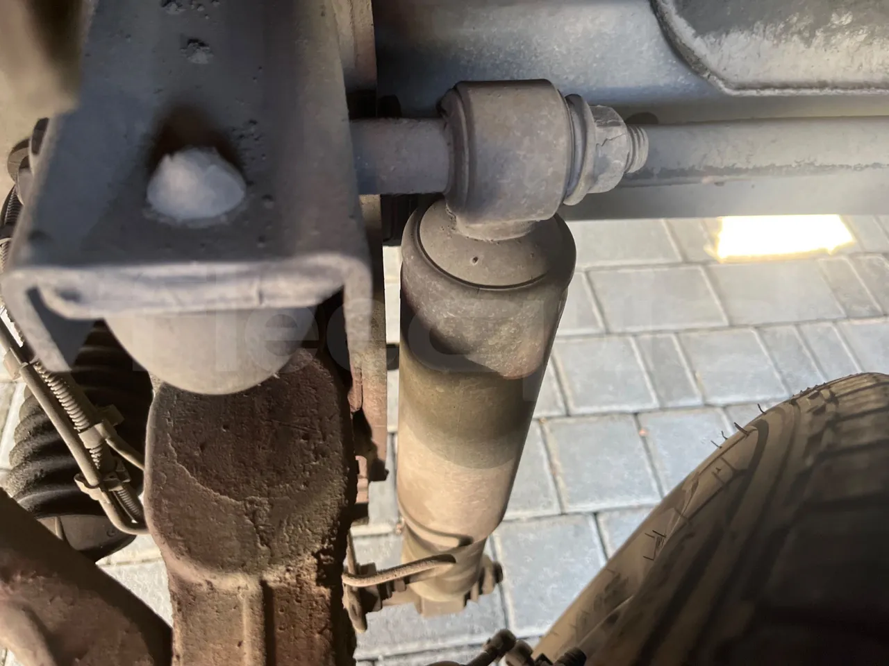 Iveco Daily A40C17 - EURO 5 - 125 kwH - front air springs left