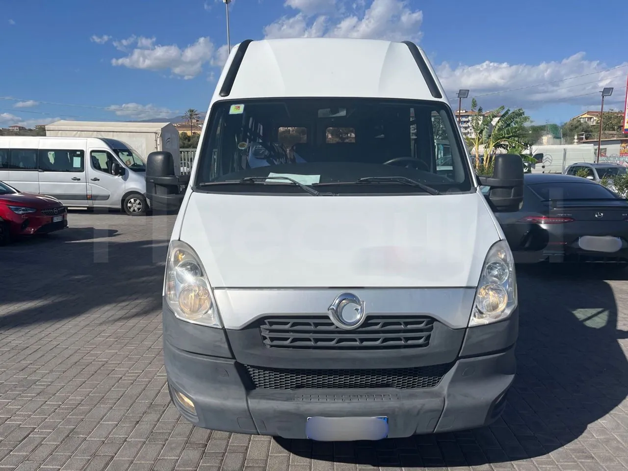 Iveco Daily A40C17 - EURO 5 - 125 kwH - front photo