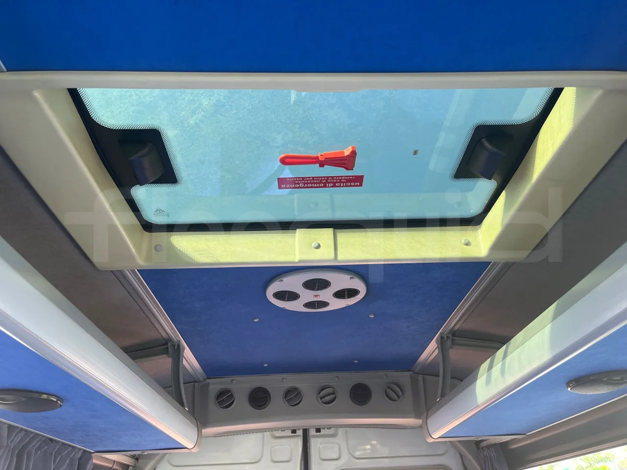 Iveco Daily A40C17 - EURO 5 - 125 kwH - roof hatch 1