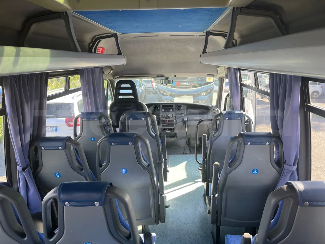 Iveco Daily A40C17 - EURO 5 - 125 kwH - forward view middle aisle