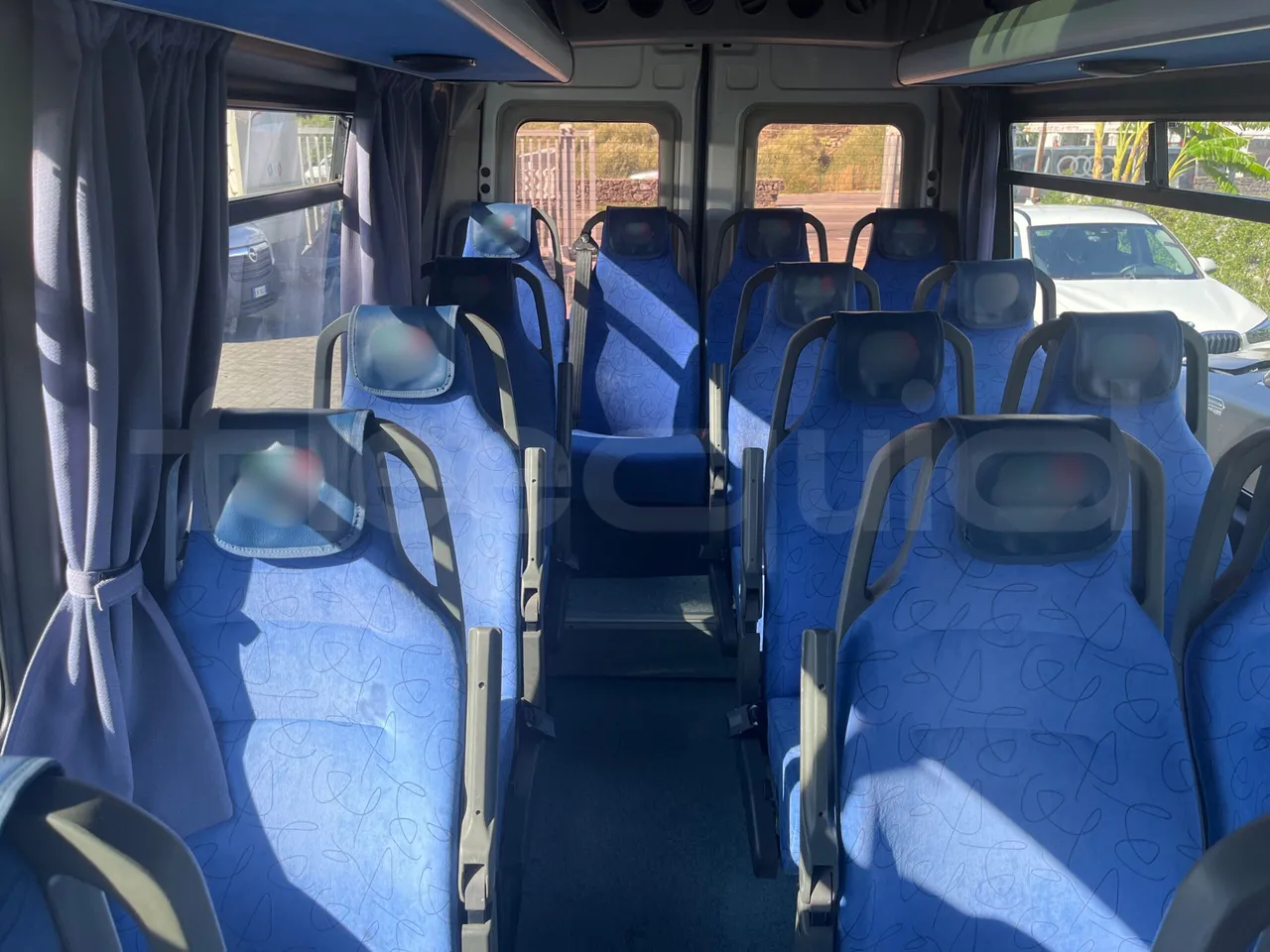 Iveco Daily A40C17 - EURO 5 - 125 kwH - reverse view middle aisle