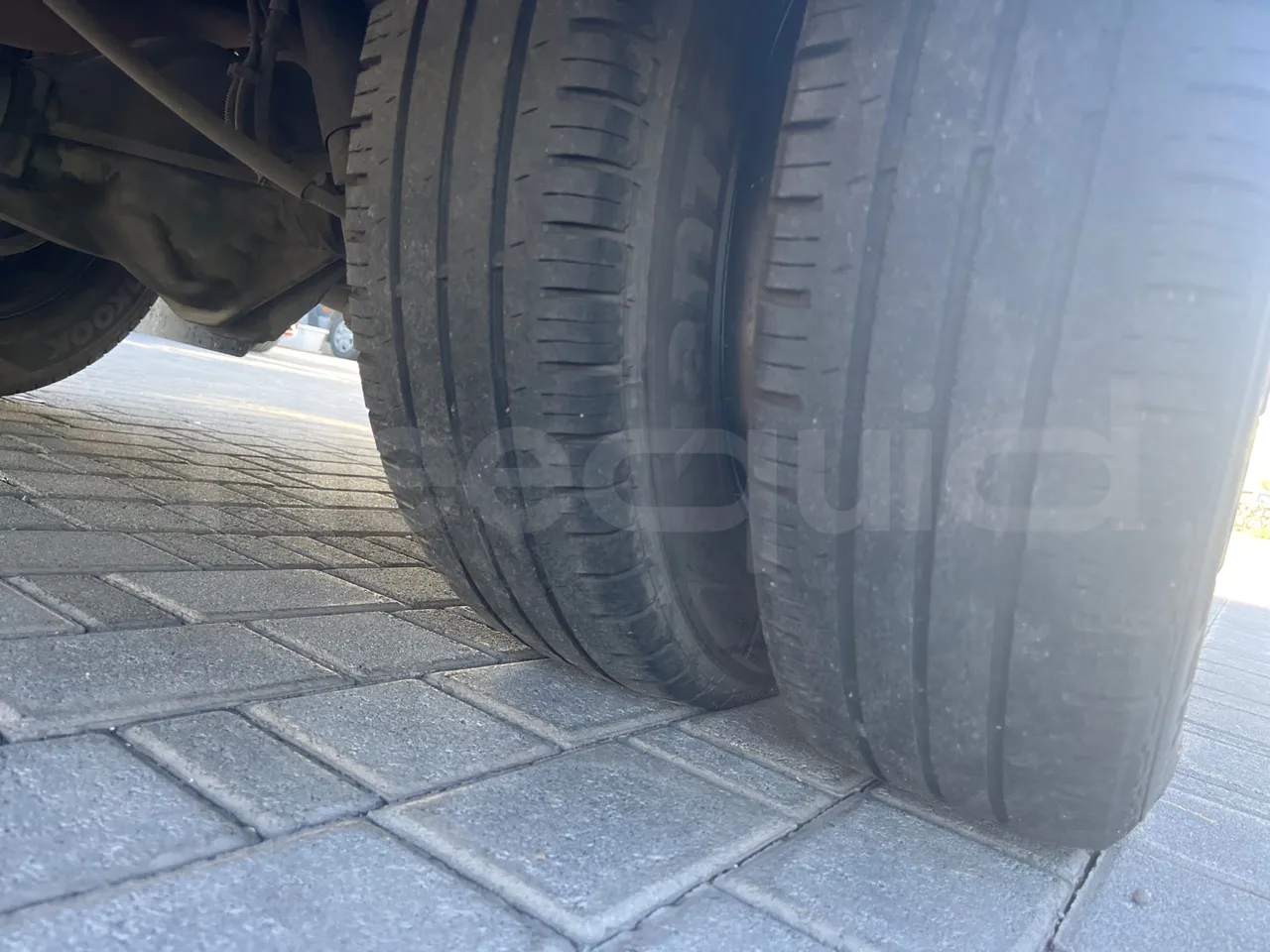 Iveco Daily A40C17 - EURO 5 - 125 kwH - tread condition front tires left