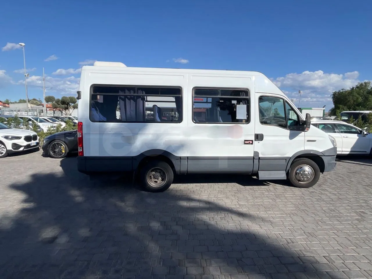 Iveco Daily A40C17 - EURO 5 - 125 kwH - right side doors closed