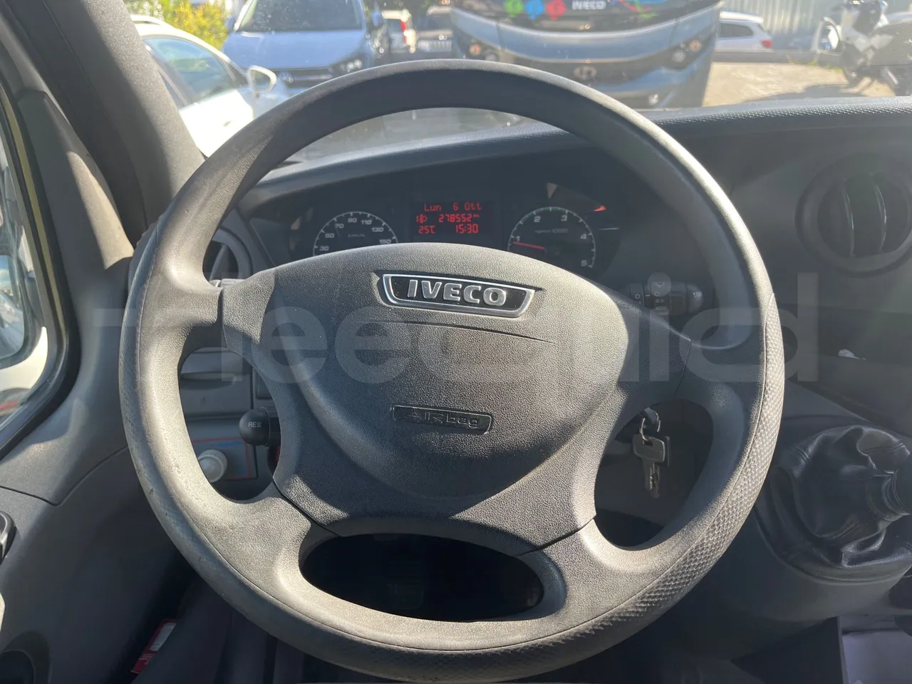 Iveco Daily A40C17 - EURO 5 - 125 kwH - steering wheel photo