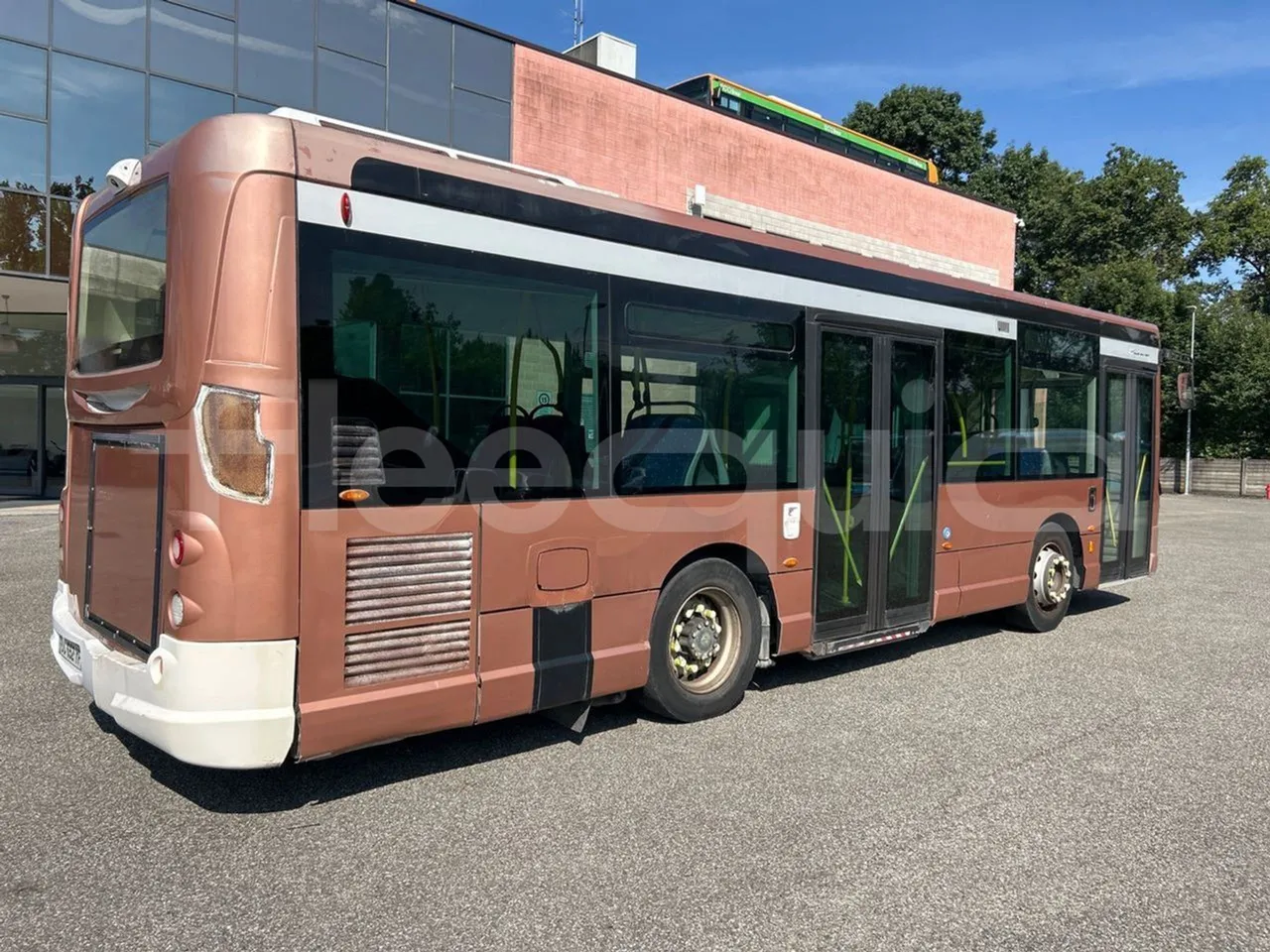 Heuliez GX127 GX127 - EUR5 - 160kW - 9.42m - 3/4 right rear doors closed