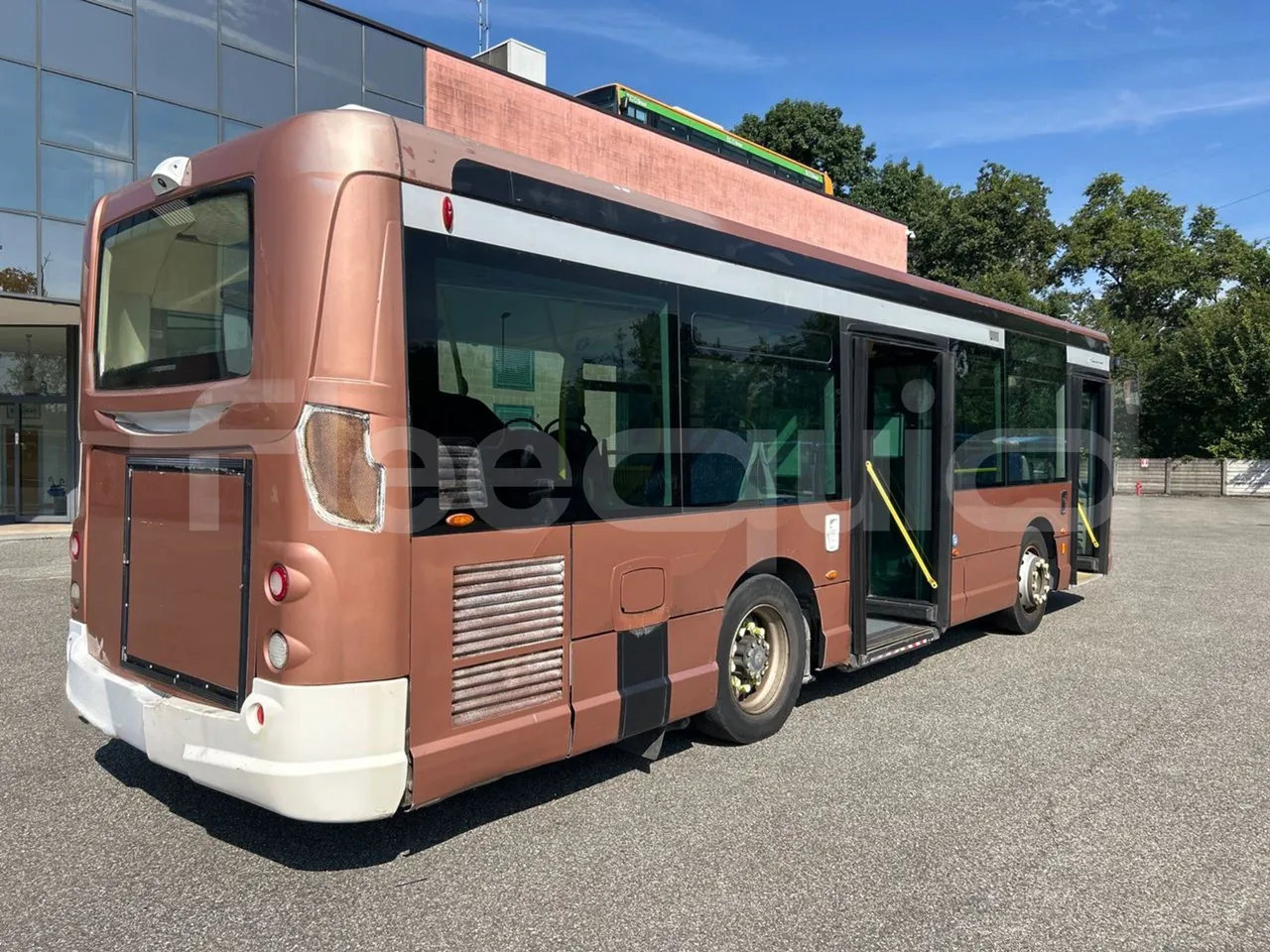 Heuliez GX127 GX127 - EUR5 - 160kW - 9.42m - 3/4 right rear doors open