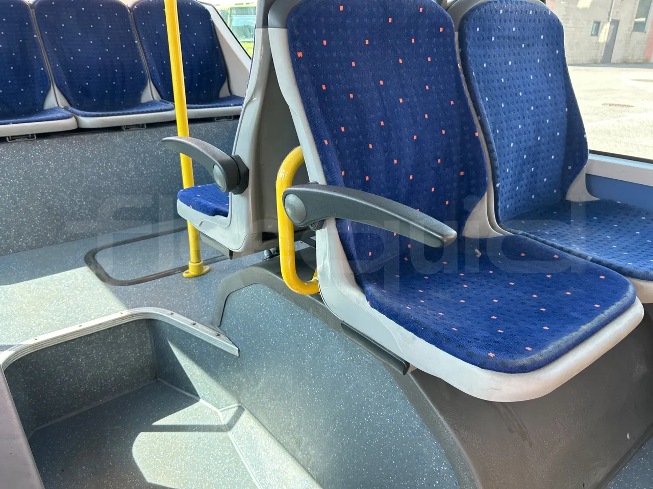 Heuliez GX127 GX127 - EUR5 - 160kW - 9.42m - armrest detail photo