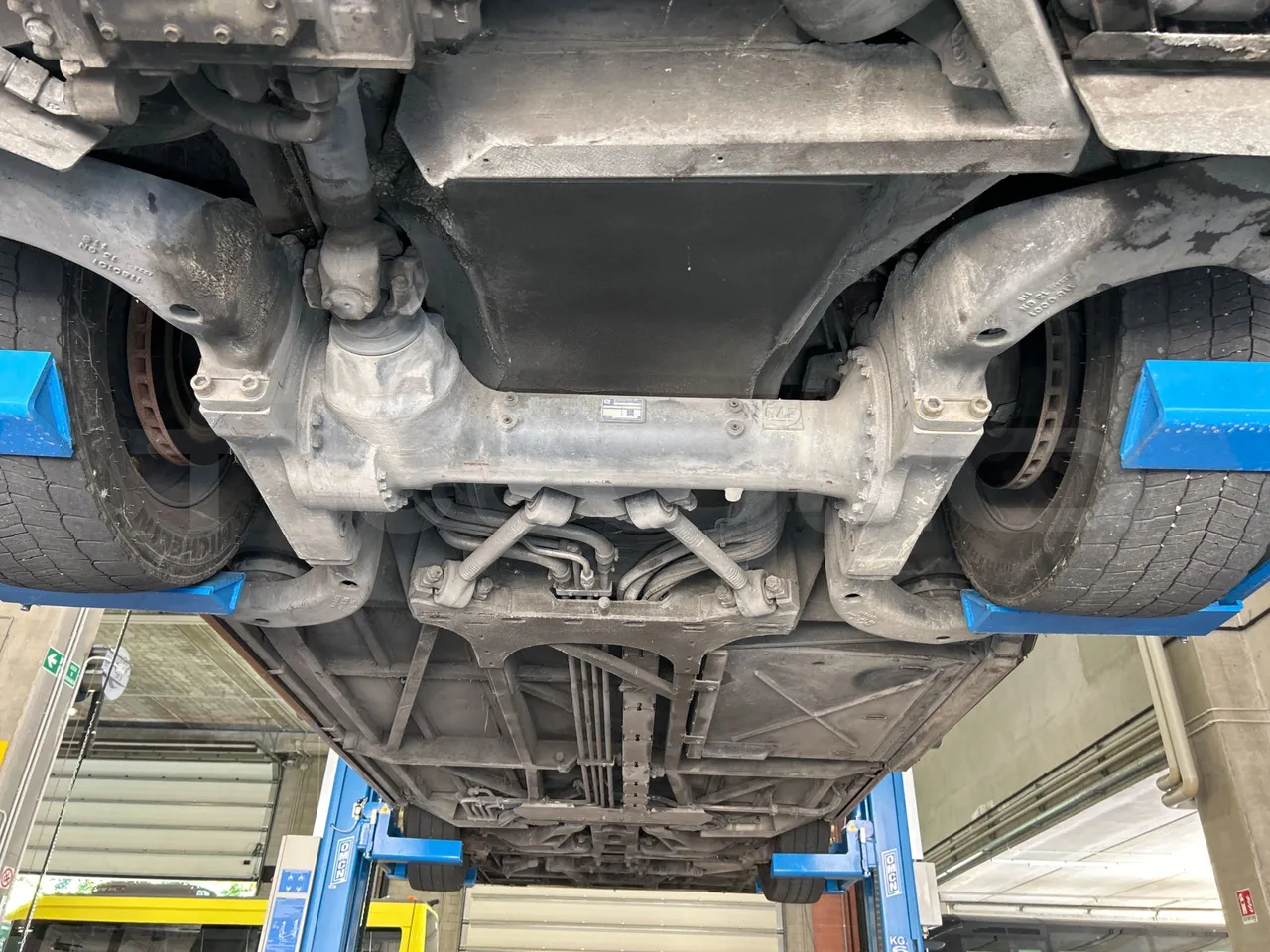 Heuliez GX127 GX127 - EUR5 - 160kW - 9.42m - axel 3 caliper brakes right