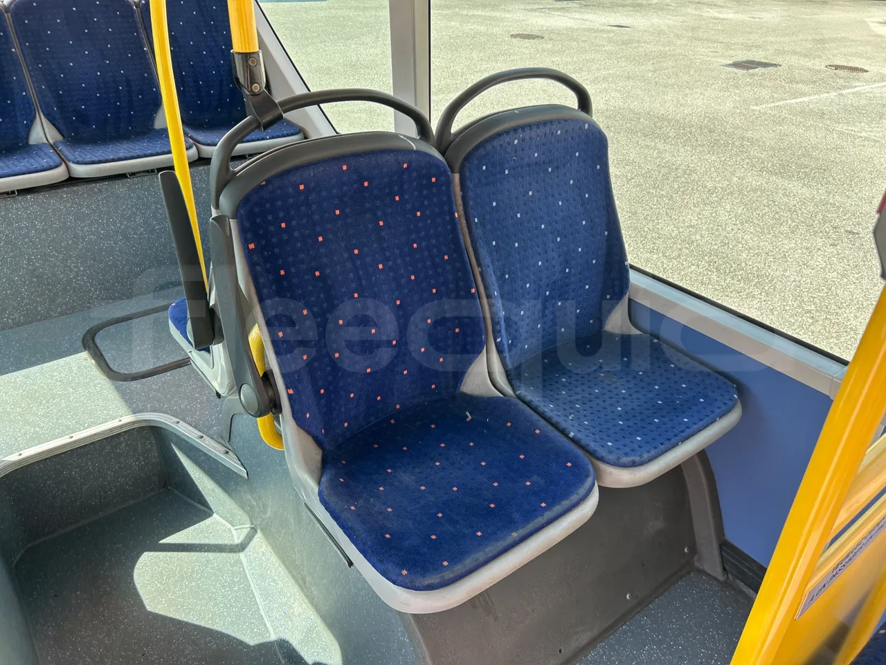 Heuliez GX127 GX127 - EUR5 - 160kW - 9.42m - central seat safety belt