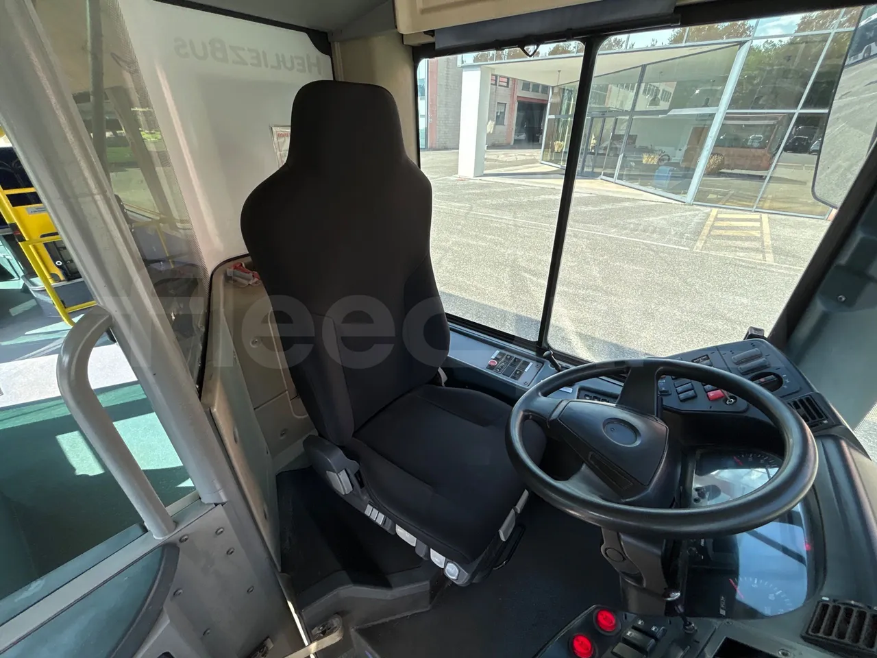 Heuliez GX127 GX127 - EUR5 - 160kW - 9.42m - driver's seat photo (mandatory for bus to scrap)