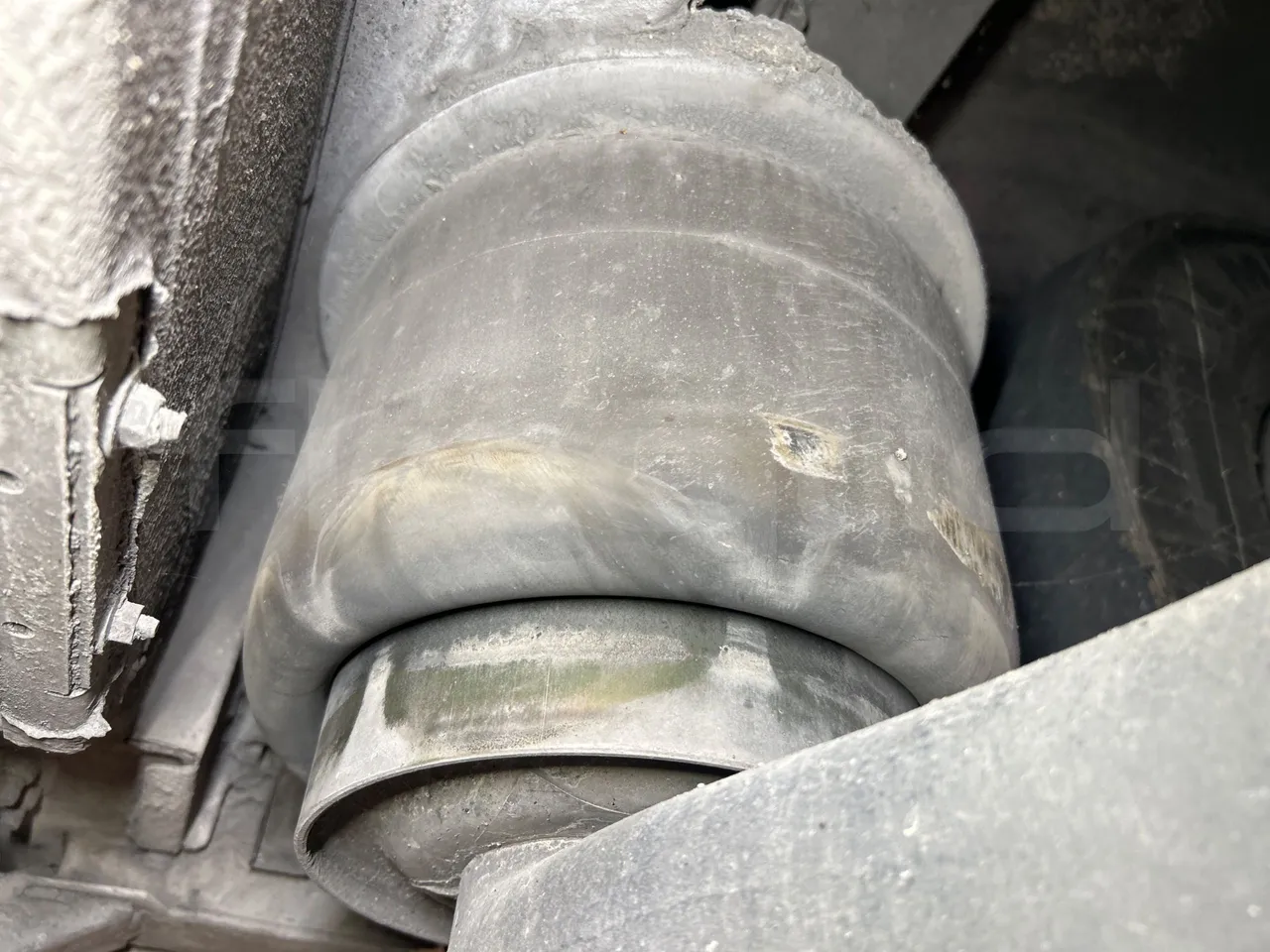 Heuliez GX127 GX127 - EUR5 - 160kW - 9.42m - axle 2 shock absorbers 2 left