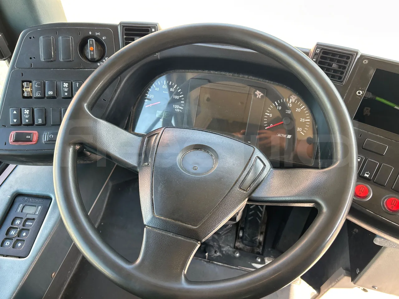 Heuliez GX127 GX127 - EUR5 - 160kW - 9.42m - steering wheel photo