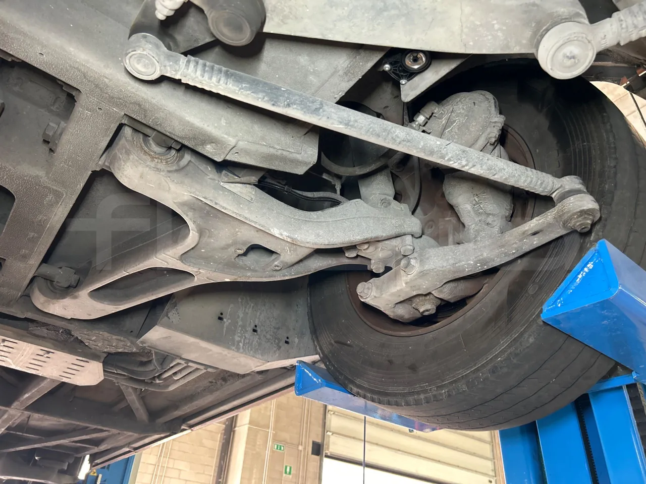 Heuliez GX127 GX127 - EUR5 - 160kW - 9.42m - front axle left side