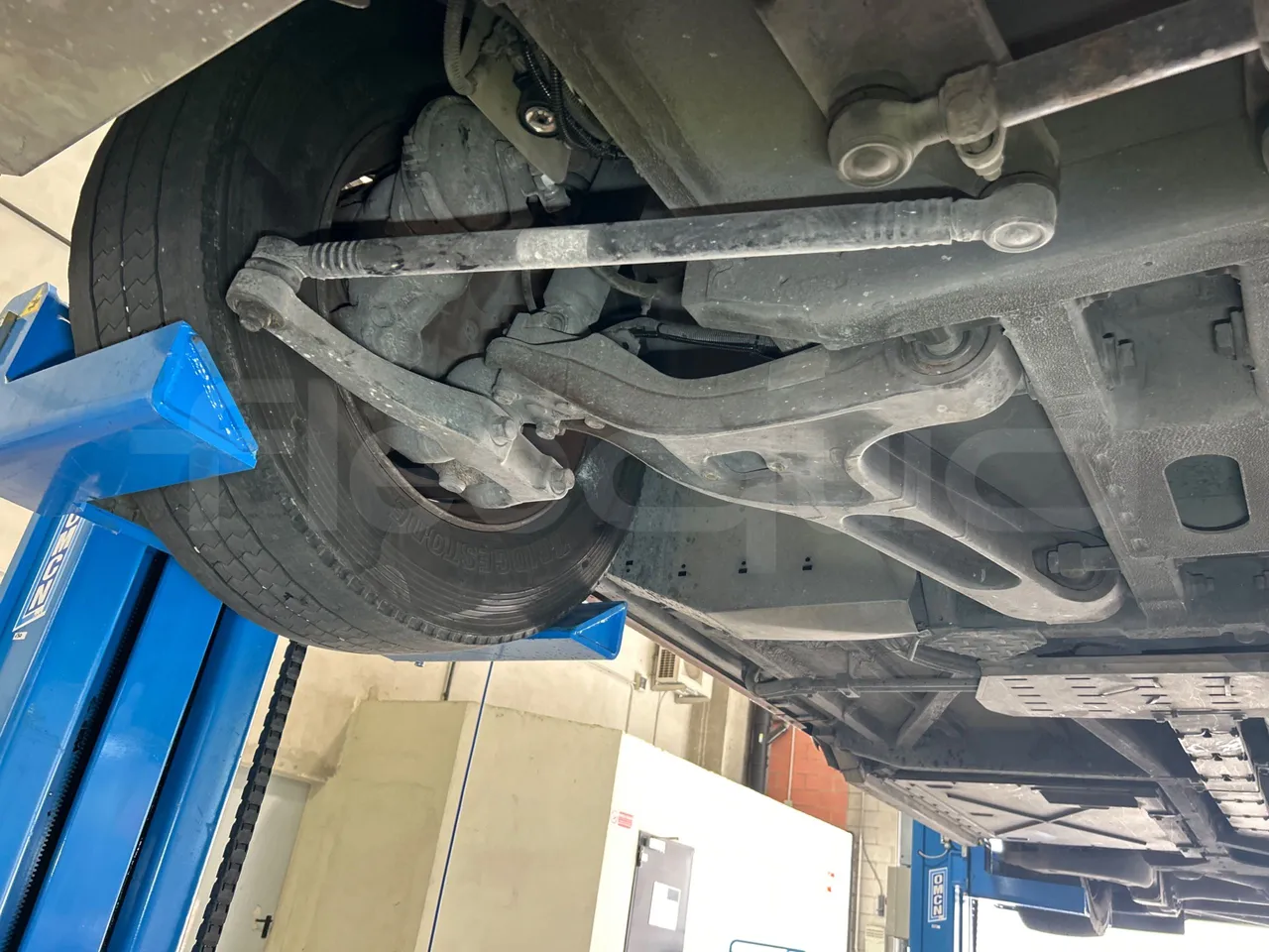 Heuliez GX127 GX127 - EUR5 - 160kW - 9.42m - front axle right side