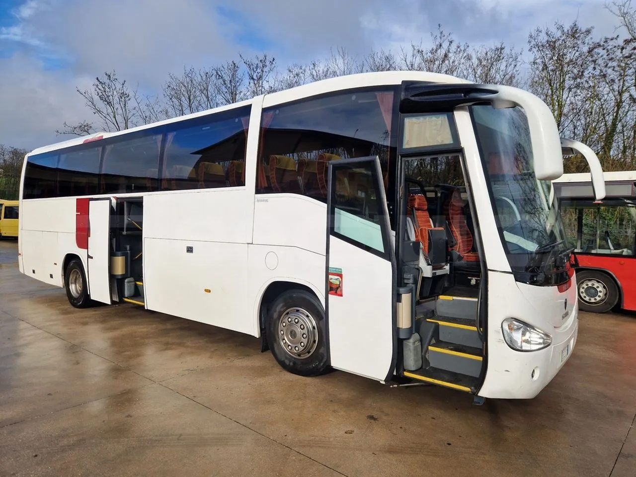 Irizar Scania K380EB - EUR4 - 279kW - 12m - 3/4 right front doors open