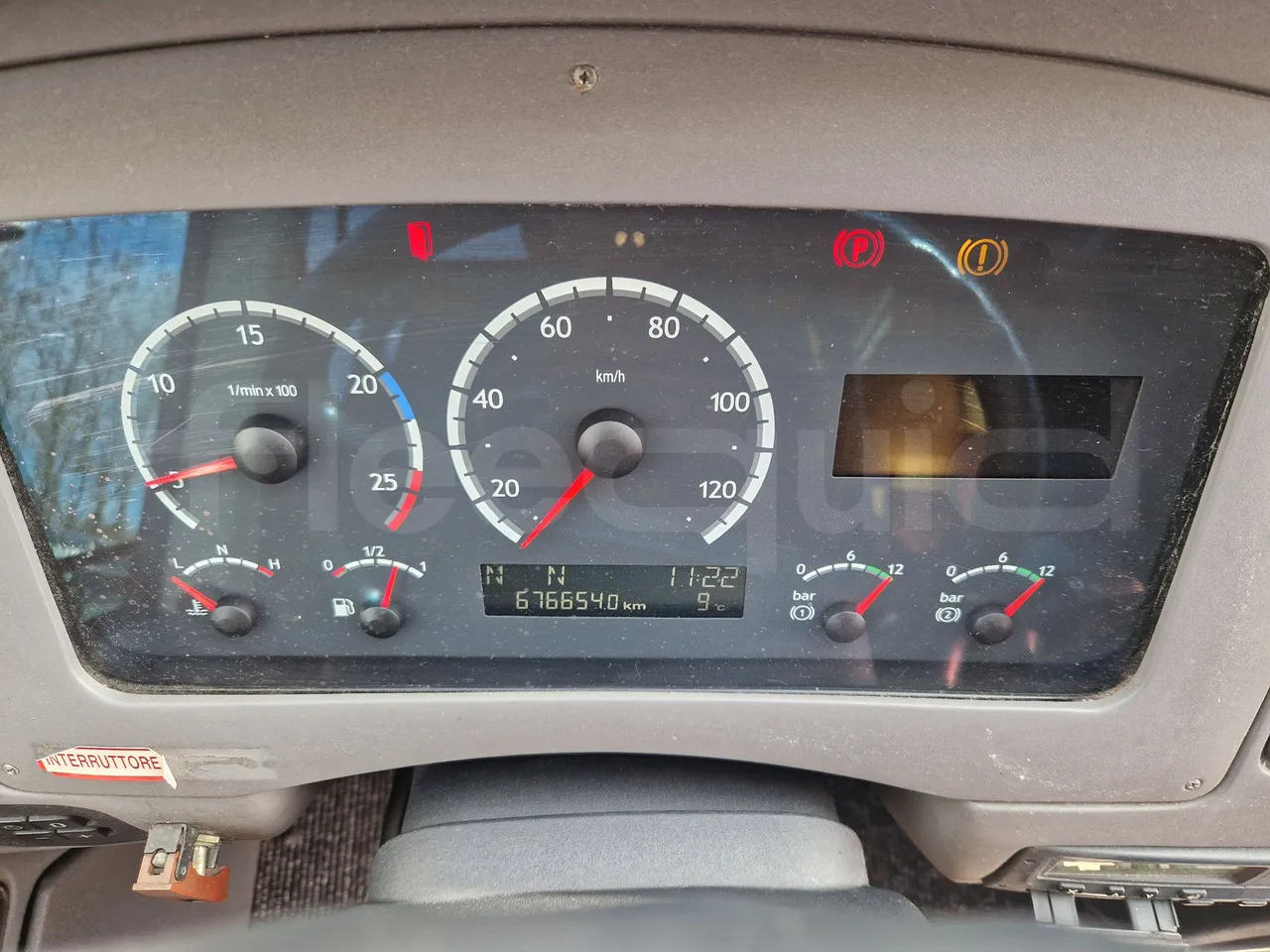 Irizar Scania K380EB - EUR4 - 279kW - 12m - dashboard lights on