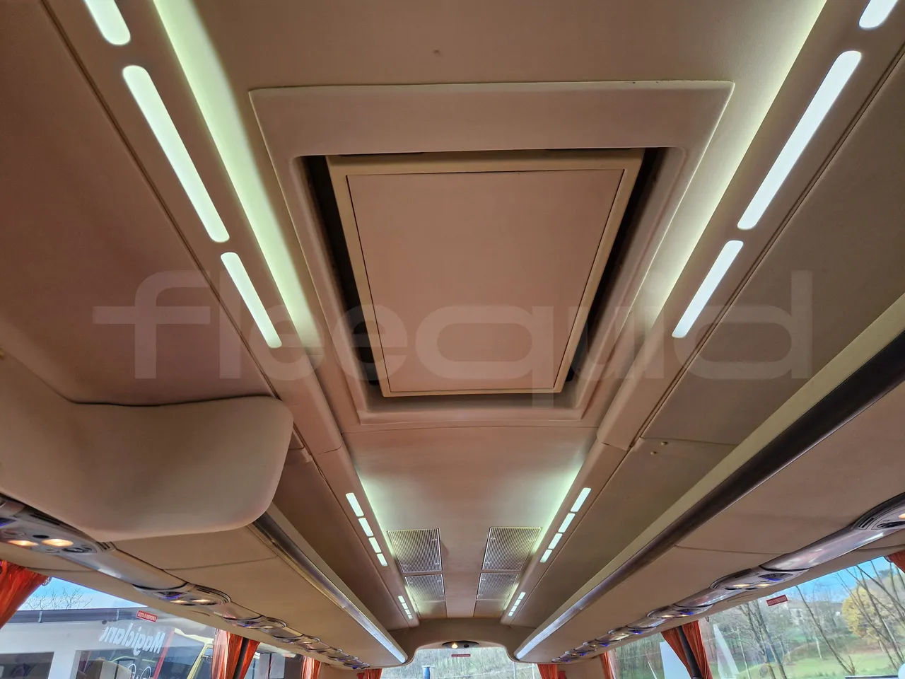 Irizar Scania K380EB - EUR4 - 279kW - 12m - roof hatch 1