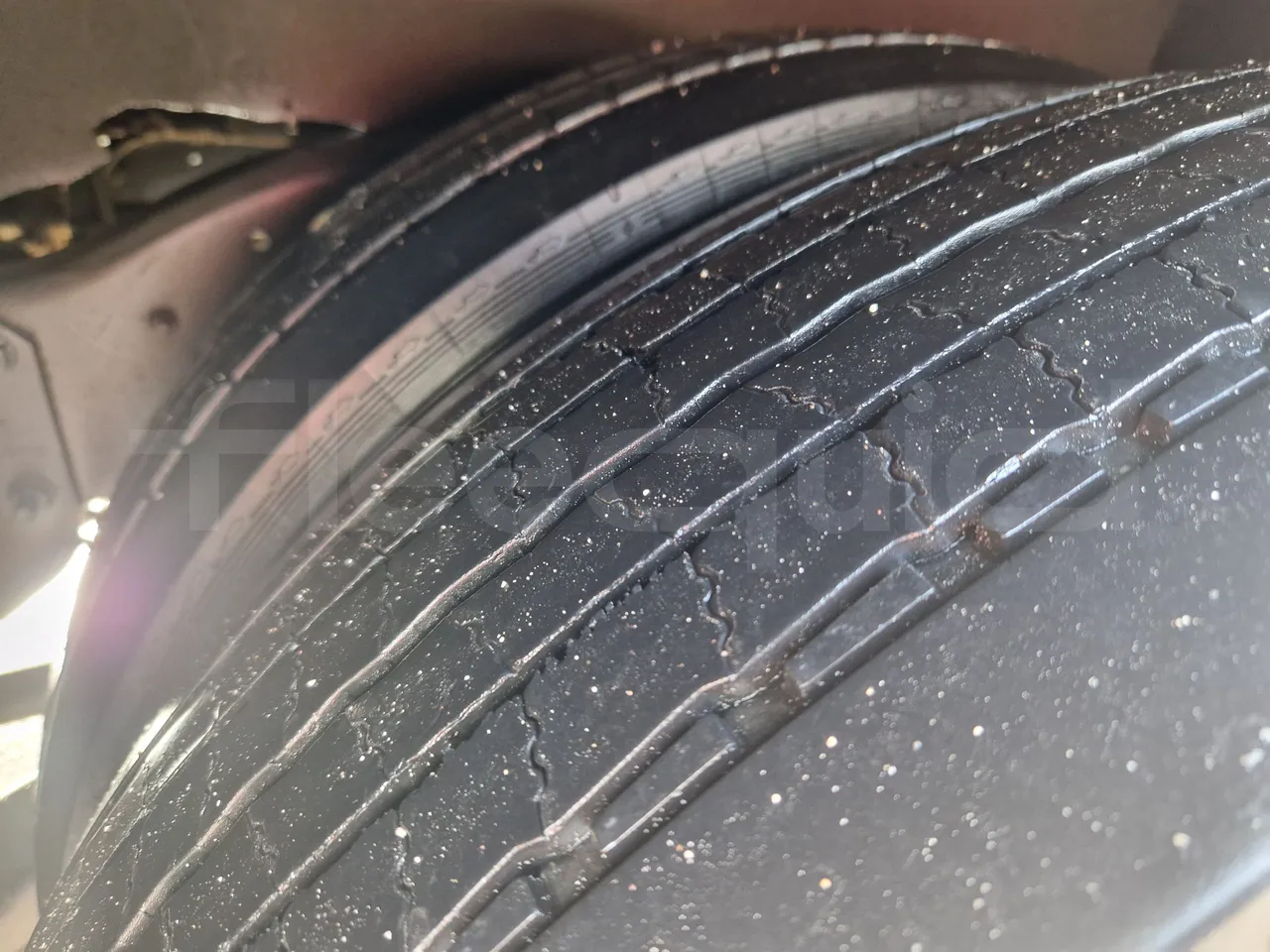 Irizar Scania K380EB - EUR4 - 279kW - 12m - tread condition front tires left