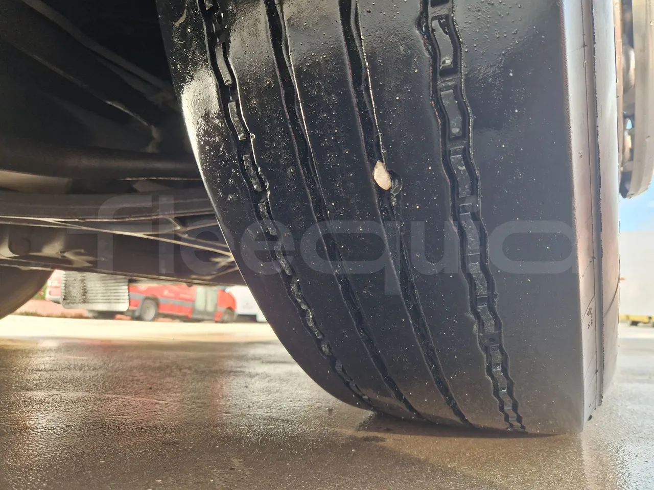 Irizar Scania K380EB - EUR4 - 279kW - 12m - tread condition front tires right