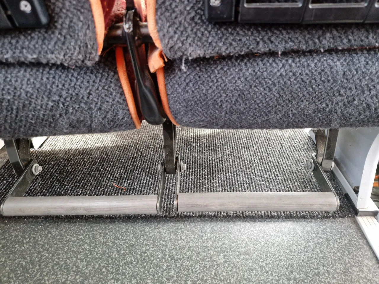 Irizar Scania K380EB - EUR4 - 279kW - 12m - power outlets detail